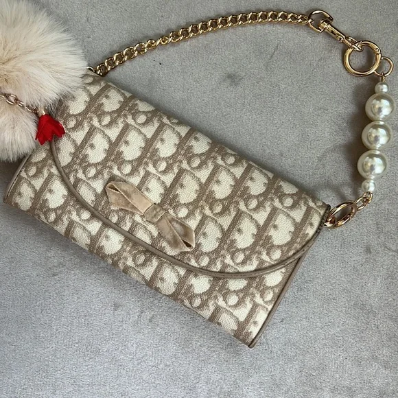 TRADED! VTG Christian Dior Tan Y2K 90s Bow Trotter WOC Clutch Wallet Pearl Chain - Picture 2 of 15